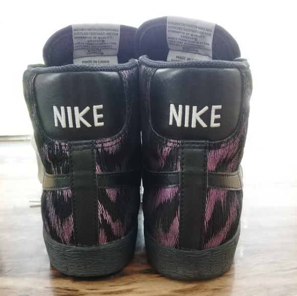 Nike's - Picture 3 of 4